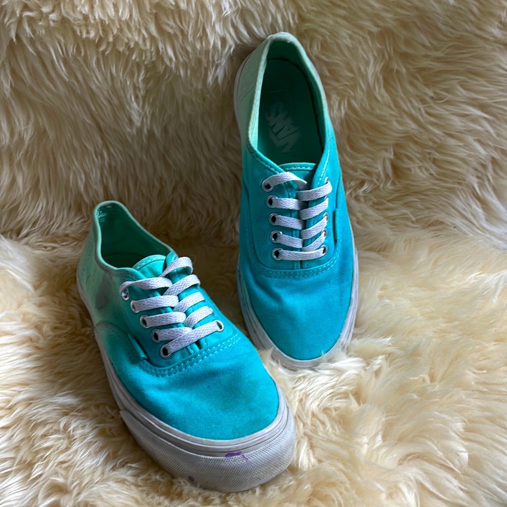 VANS unisex low authentic shoe
